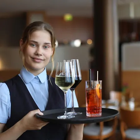 Hotel Strand-hotel Huebner 4*