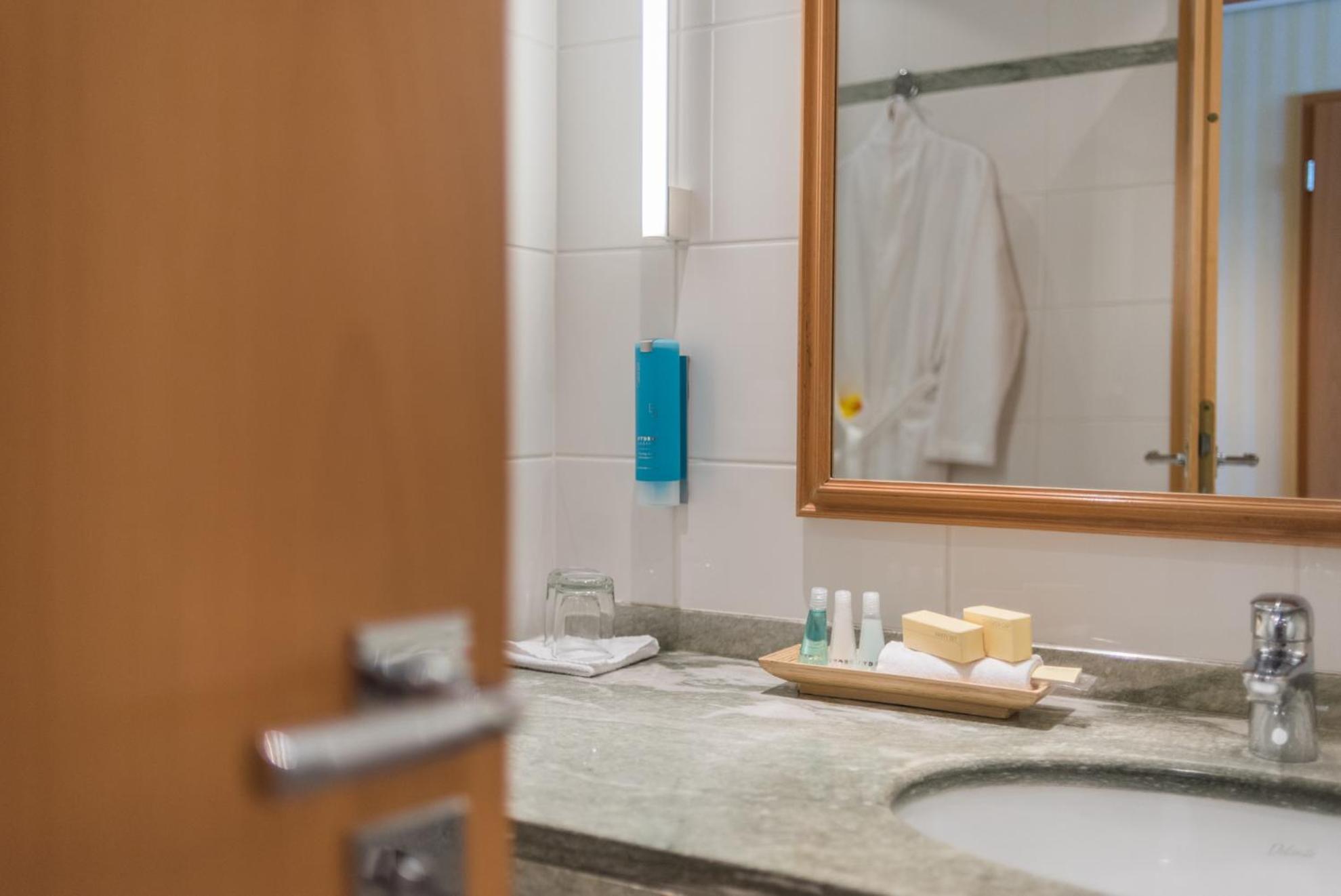 Strand-hotel Huebner 4*