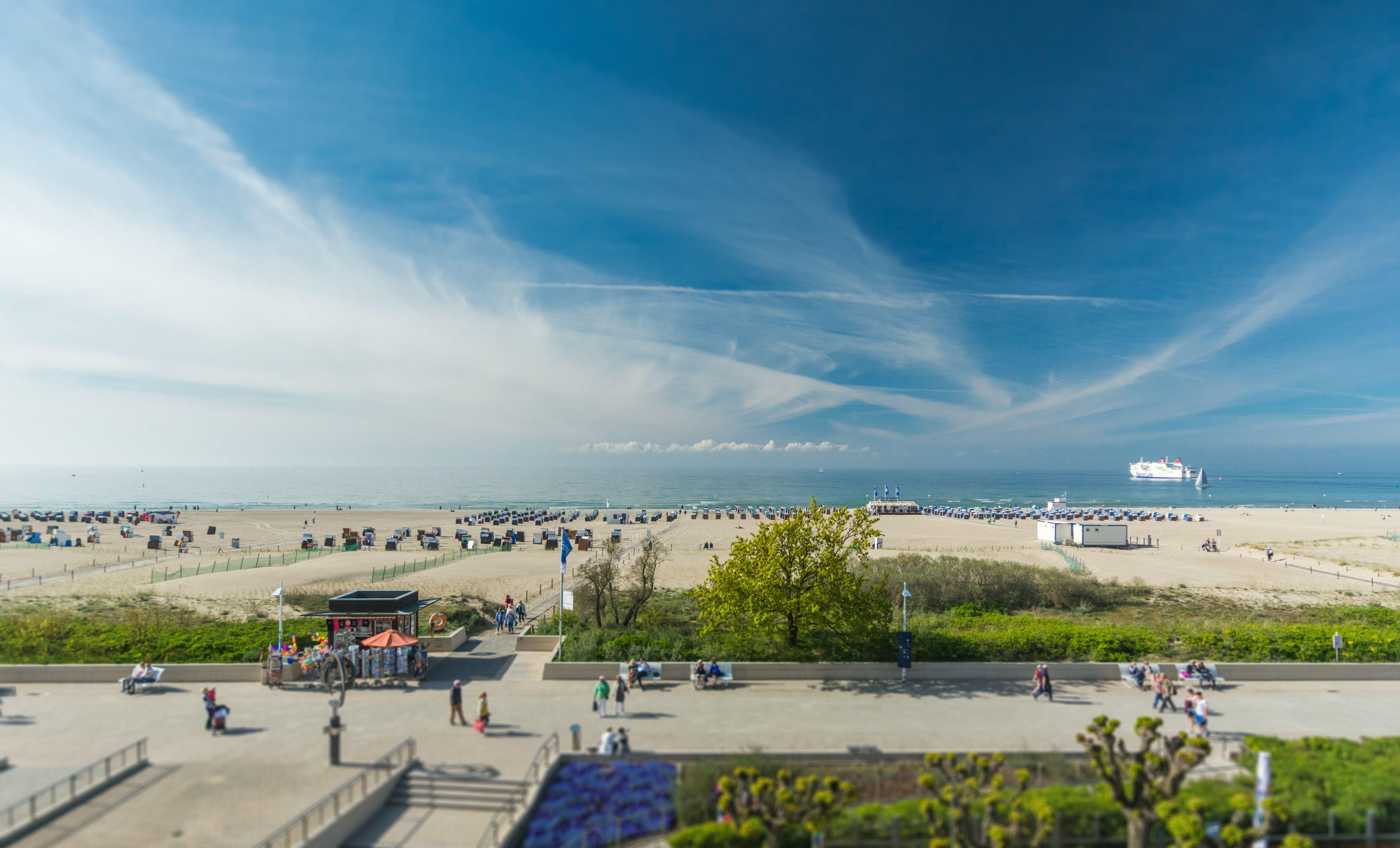 Strand-hotel Huebner 4*