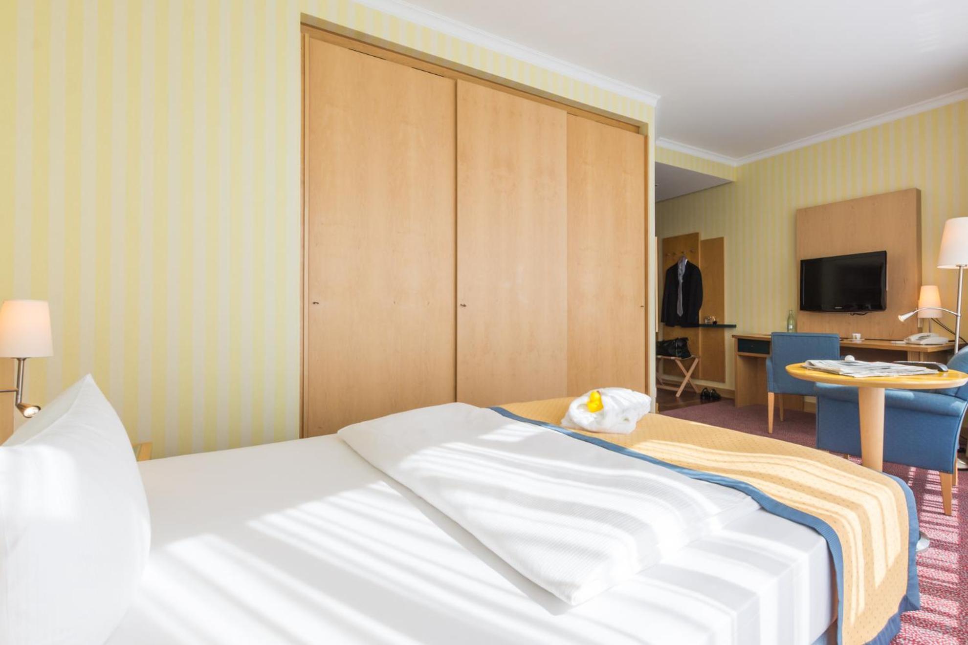 Strand-hotel Huebner Hotel 4*