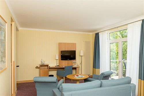 Strand-hotel Huebner 4*