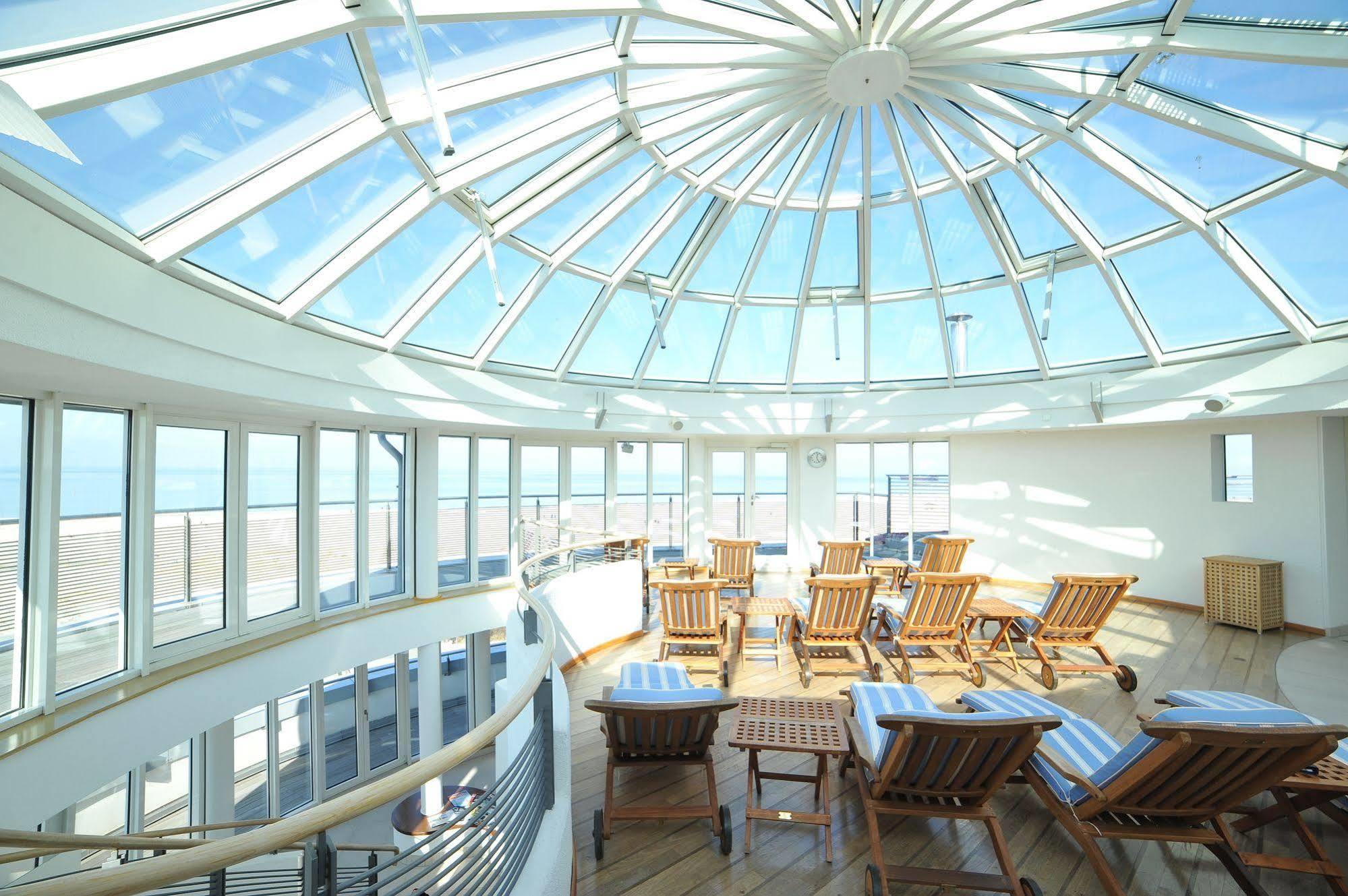 Strand-hotel Huebner 4*